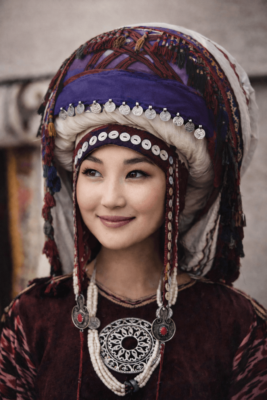 Jamilia — Gründerin von ULU, in traditioneller kirgisischer Tracht